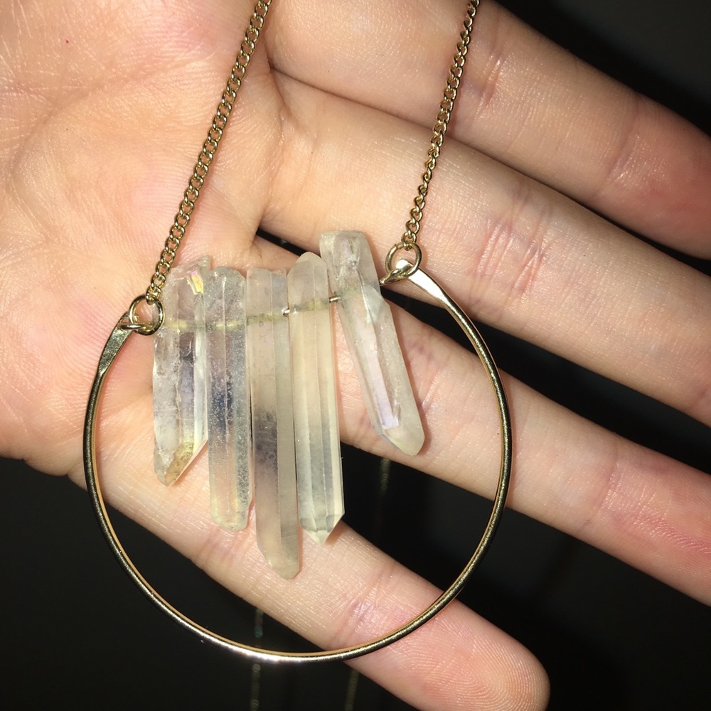 Long gold necklace with quartz
